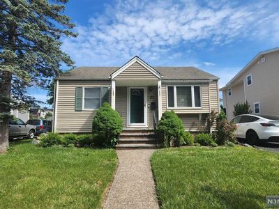 21 E Washington Ave, Elmwood Park, NJ, 07407
