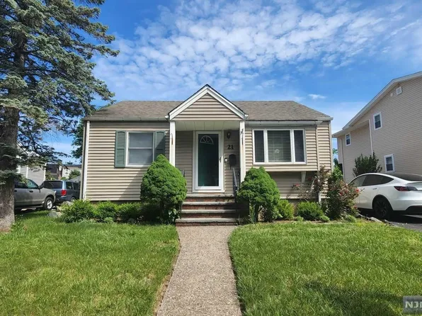 21 E Washington Ave, Elmwood Park, NJ 07407