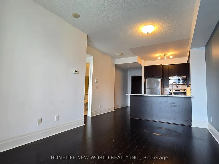 131 Upper Duke Cres #302 — Photo 1