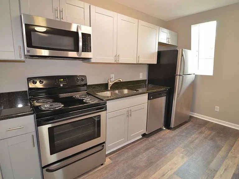 704 McMakin St — Photo 7