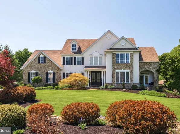 93 Hearth Stone Cir, Phoenixville, PA 19460