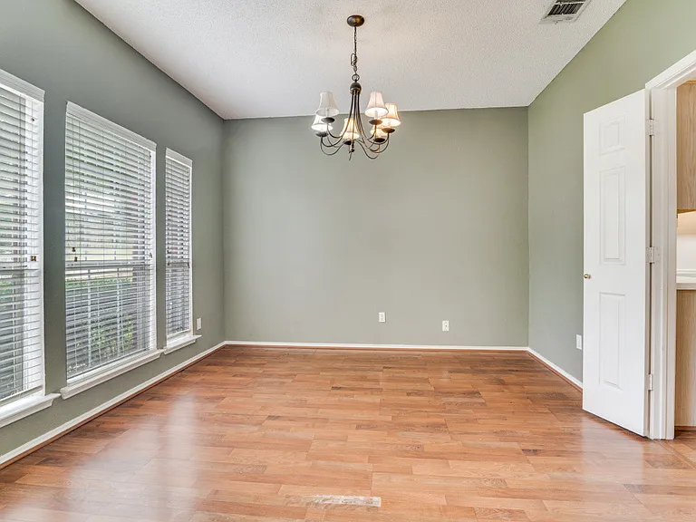 1806 Pendleton Rd — Photo 2