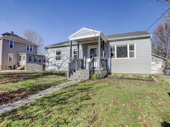 832 W Jefferson St, Stoughton, WI 53589