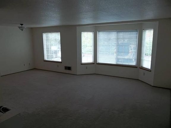 living room/dining