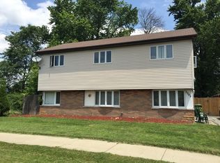 5064 Oak Center Dr, Oak Lawn, IL 60453