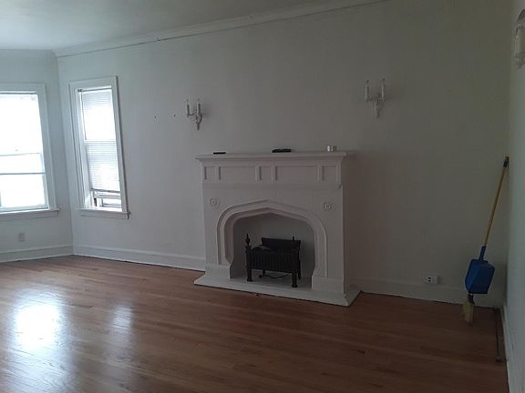 2nd image of 8808 S Blackstone Ave Floor 3