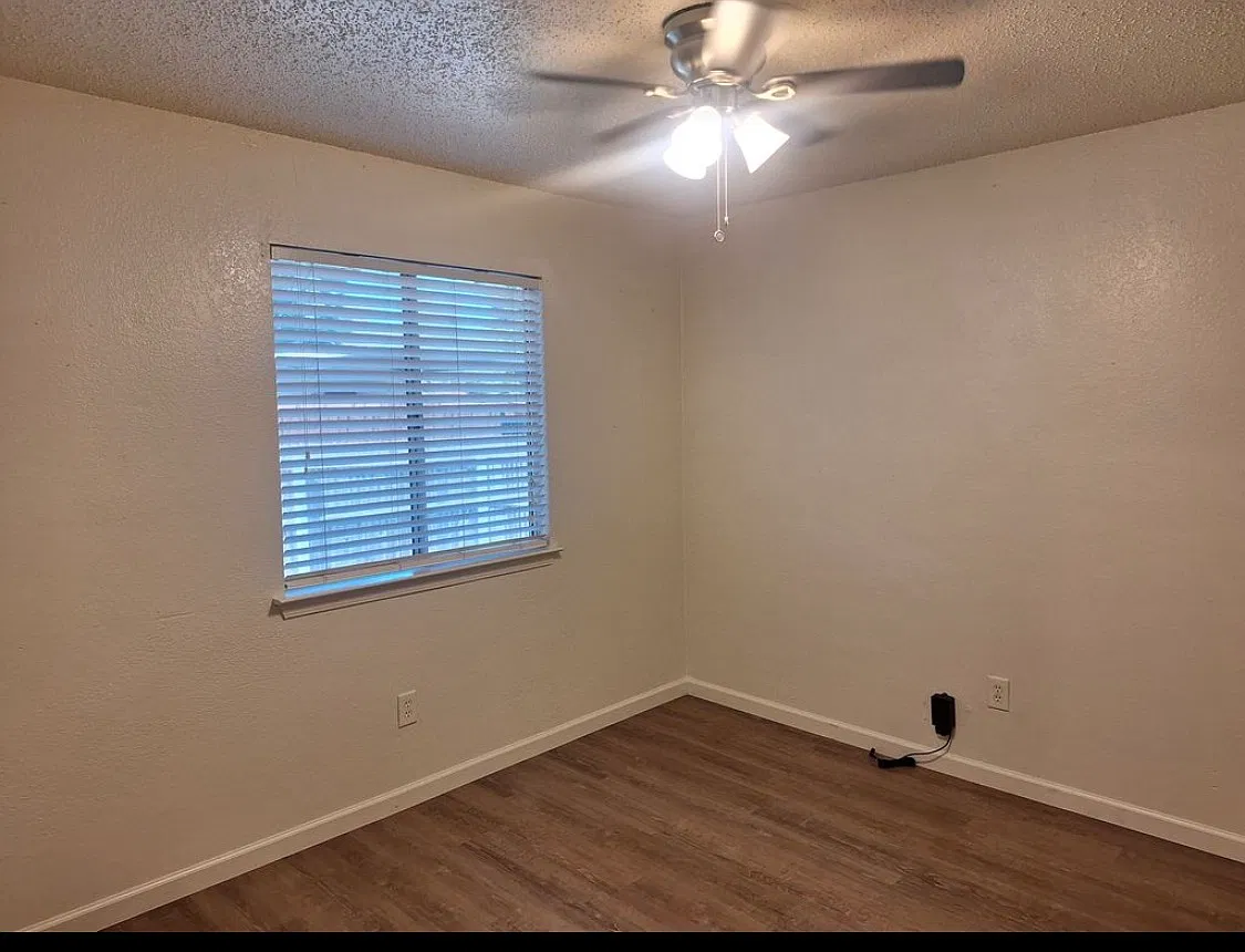 3944/3946 Queens Ct Garland TX 75043 — Photo 4