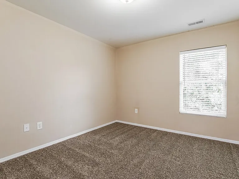 40 Norwich Dr — Photo 13