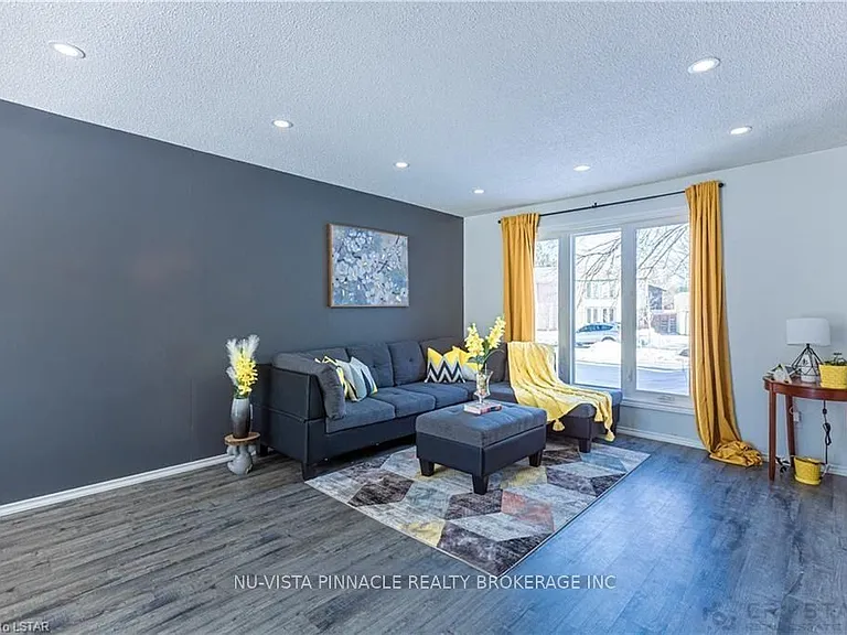 7 Ranchwood Cres — Photo 5