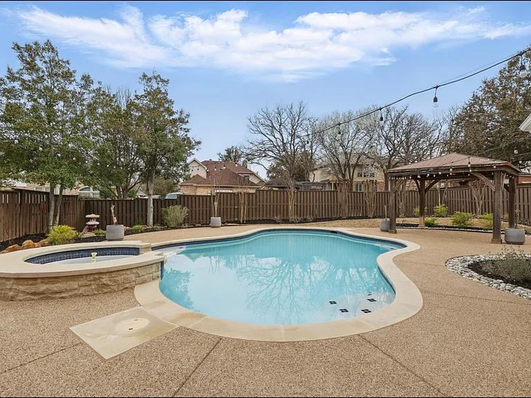 727 Ashleigh Ln — Photo 47