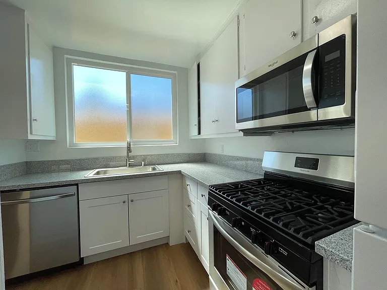 7351 Variel Ave — Photo 17