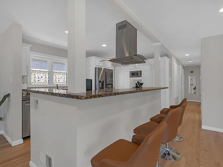 1100 Edmer Ave — Photo 19
