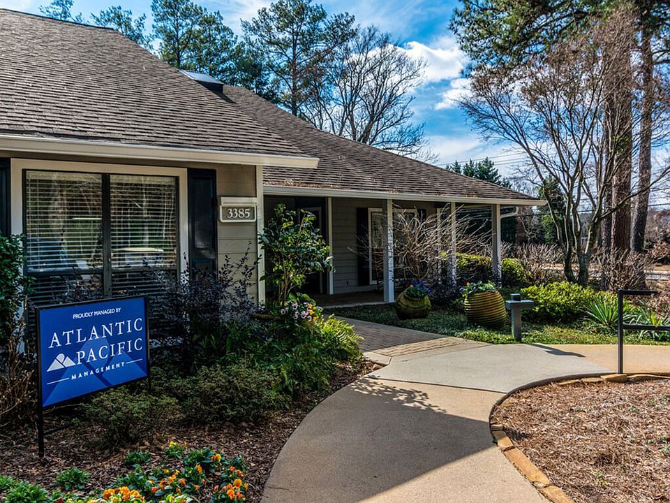 Leasing Office Entrance