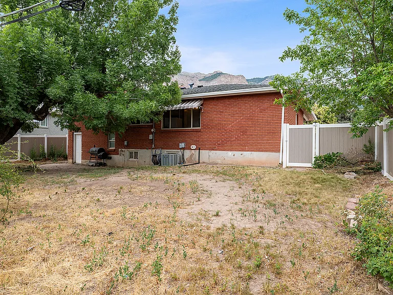 525 Monroe Blvd — Photo 2