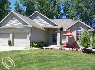 8108 Ruger Rdg, Fowlerville, MI 48836