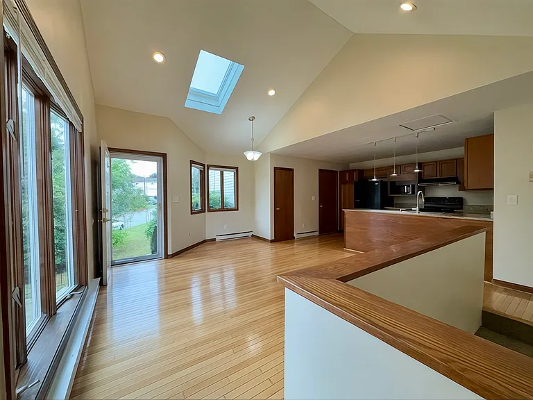 15 Burghardt St — Photo 1