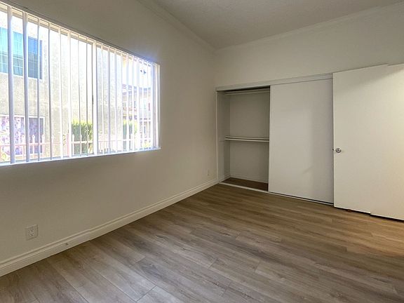 5th image of 14415 Vose St #111