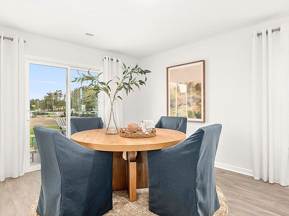 5th image of 2124 Montalvan Drive