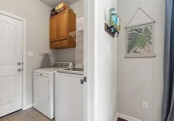 2520 Saint James Pl — Photo 11