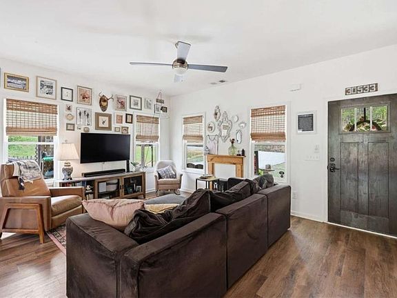 4th image of 120 Roper Ln