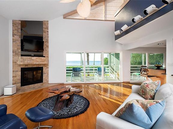 5th image of 545 Gulf Dr