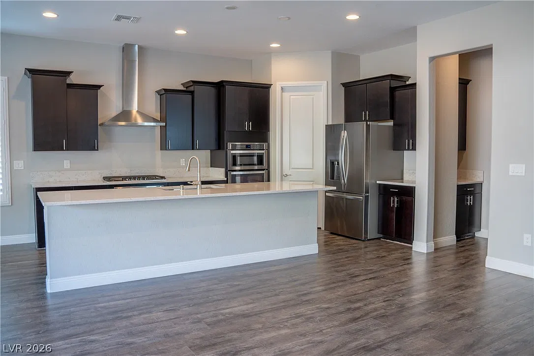 3 bed, 2.5 bath, 2441 sqft, $3,900 — Photo 3