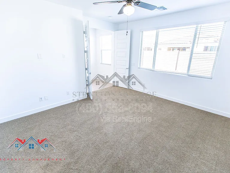 2304 E Kelly Dr — Photo 29