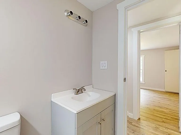 308 Queens Rd — Photo 19