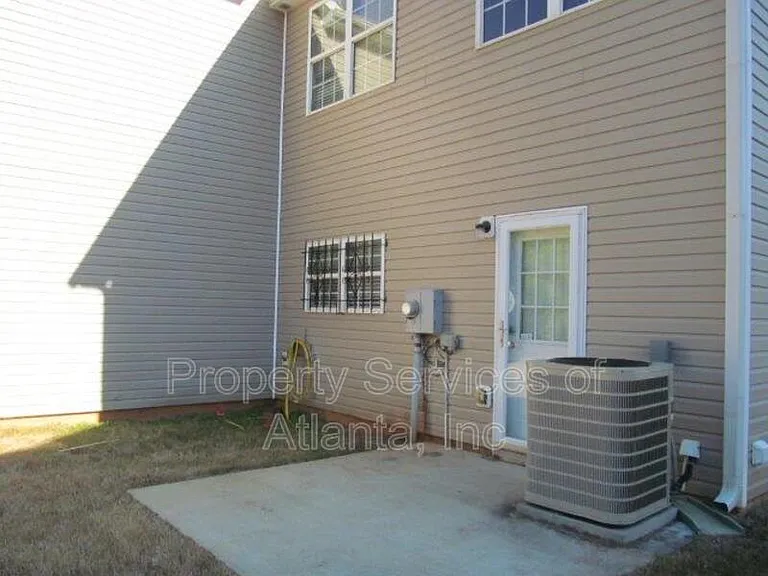 2265 Nicole Dr — Photo 2
