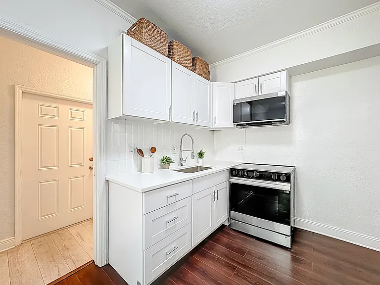 brand new renovated kitchen