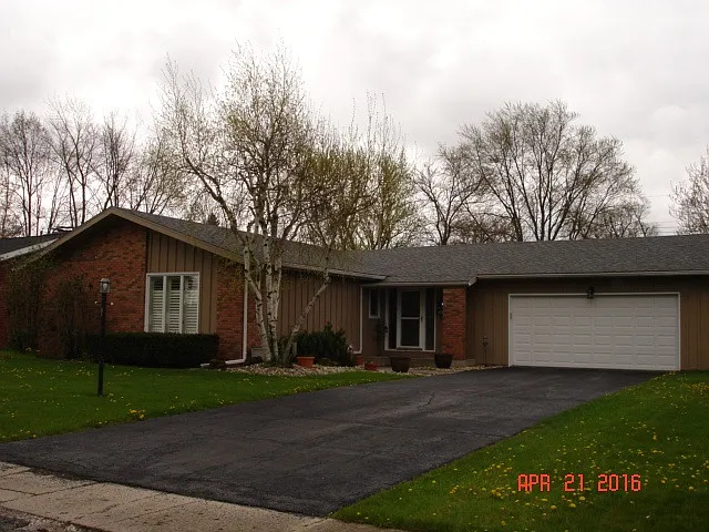 1013 W Estate St photo 1