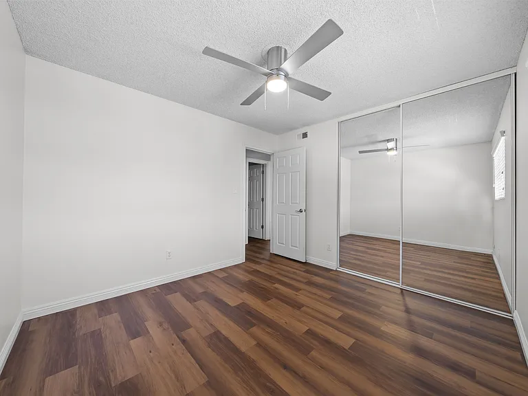 7614 Parkway Dr — Photo 26