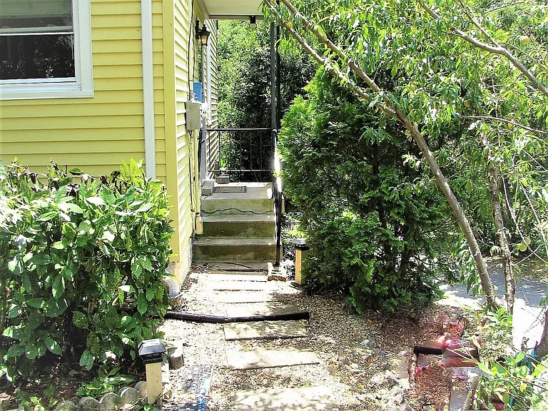 1315 Saturn Dr — Photo 42