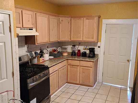 4th image of 915 S Glasgow Dr