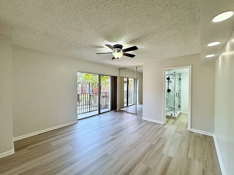 768 NW 99th Cir — Photo 2