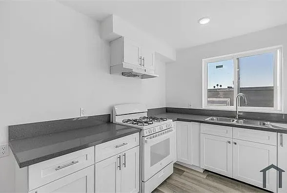 2837 San Marino St — Photo 7