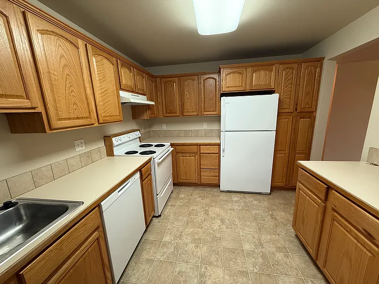 2928 Matt Dr — Photo 3