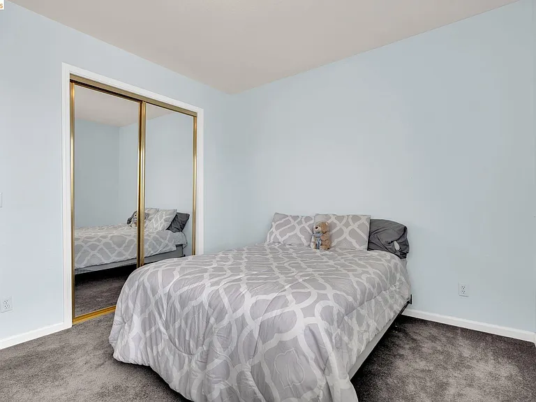 5640 Edgeview Dr — Photo 34