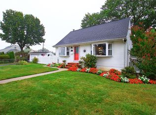 11 Farmedge Rd, Bethpage, NY 11714