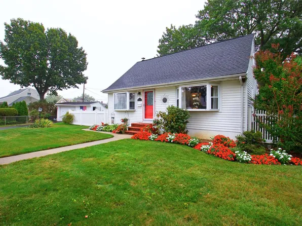 11 Farmedge Road, Bethpage, NY 11714