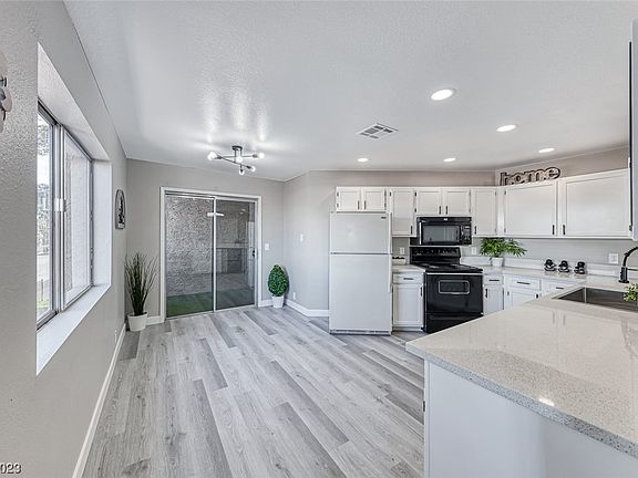 3rd image of 5071 Pioneer Ave APT 202