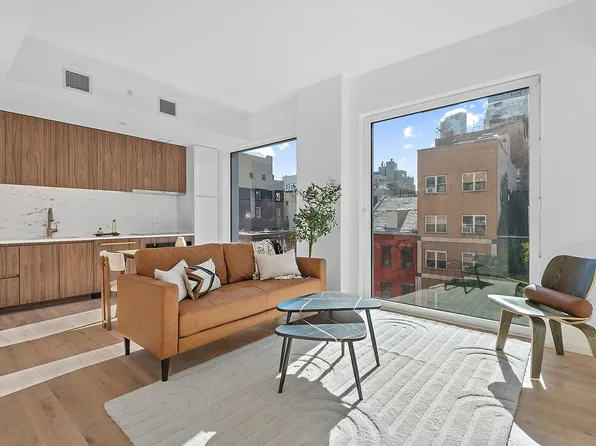 330 Grand St #3B, New York, NY 10002