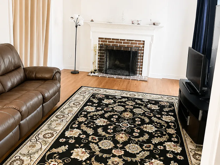4426 Thorncroft Dr — Photo 2