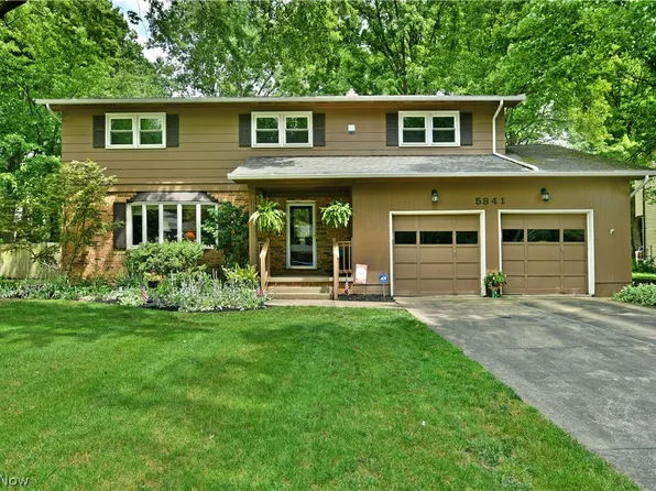 5841 Sampson Dr, Girard, OH 44420