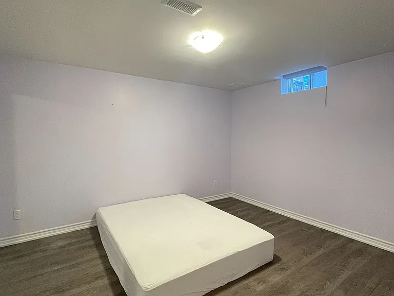 90 Maverick Cres #BASEMENT — Photo 8