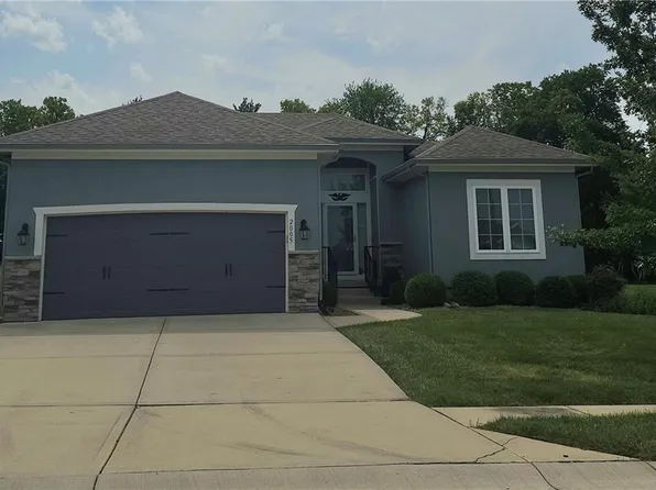 2005 Creek View Ln, Raymore, MO 64083