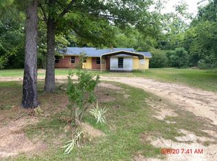 9 Young Ln, Newhebron, MS 39140