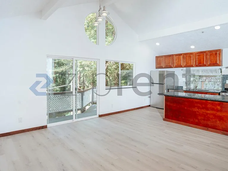 359 Redwood Rd #SINGLE HOME — Photo 4