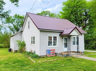 205 W Maple St, Coulterville, IL