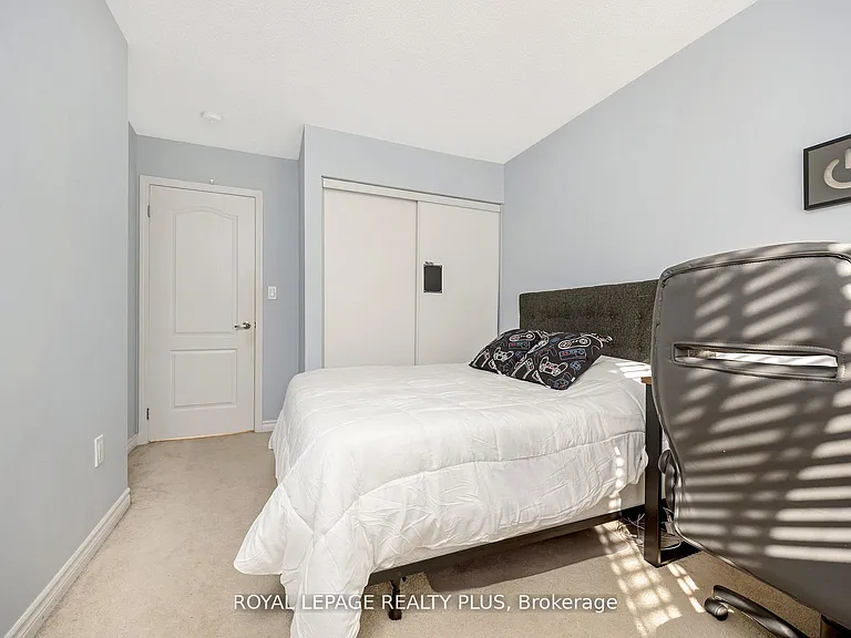1542 Gainer Cres — Photo 24